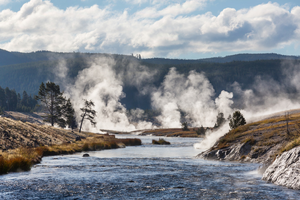 5 Fun Facts About Yellowstone National Park - Geysers!